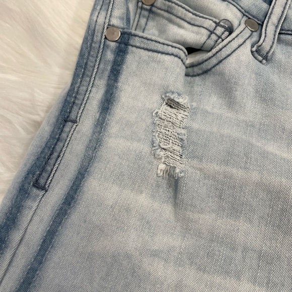 Elan | Light Wash Frayed Hem Distressed Jeans JES2093 | Size Medium - Picture 7 of 13
